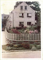 Haus Nr. 6: von 1960-1965 betrieb hier Albin Wunderlich die Halali-Bar